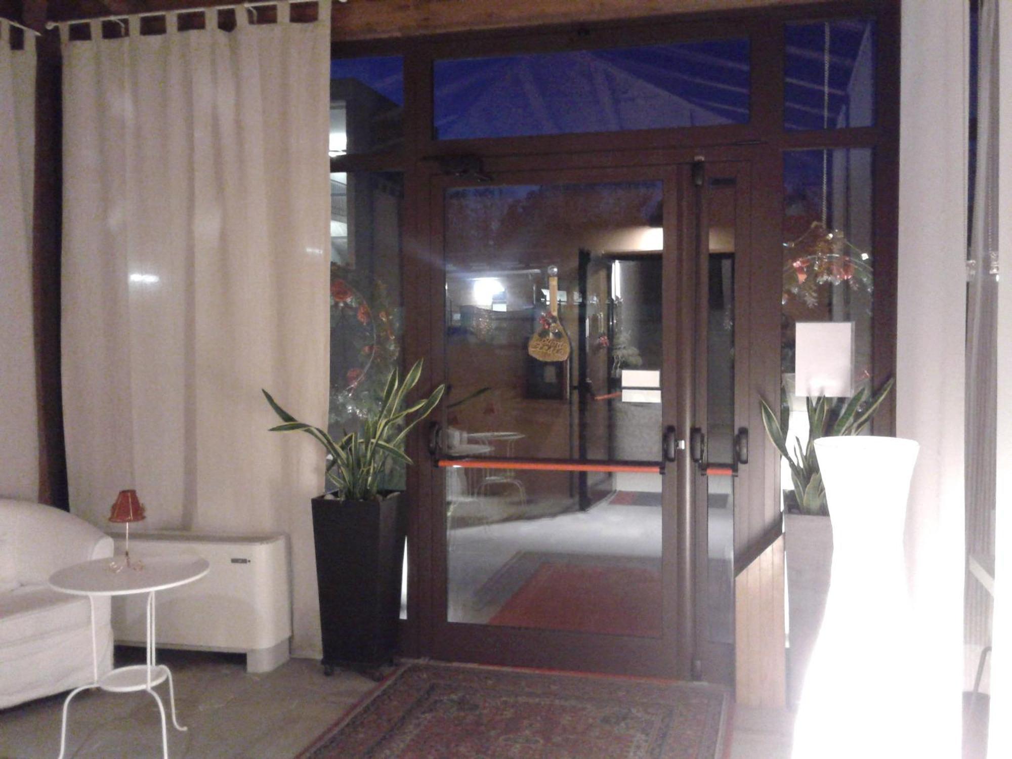 Hotel La Rosta Reggio Emilia Exterior photo